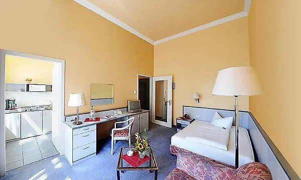 Aha Hotel Dresden 3*,